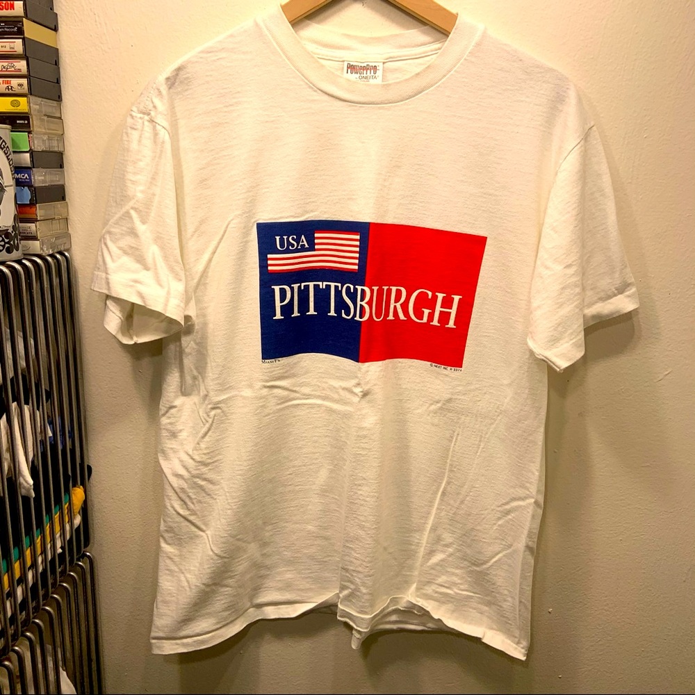 L. VINTAGE PITTSBURGH TOMMY FLAG USA BOOTLEG